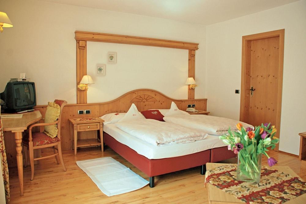 Hotel Flora Selva di Val Gardena Extérieur photo
