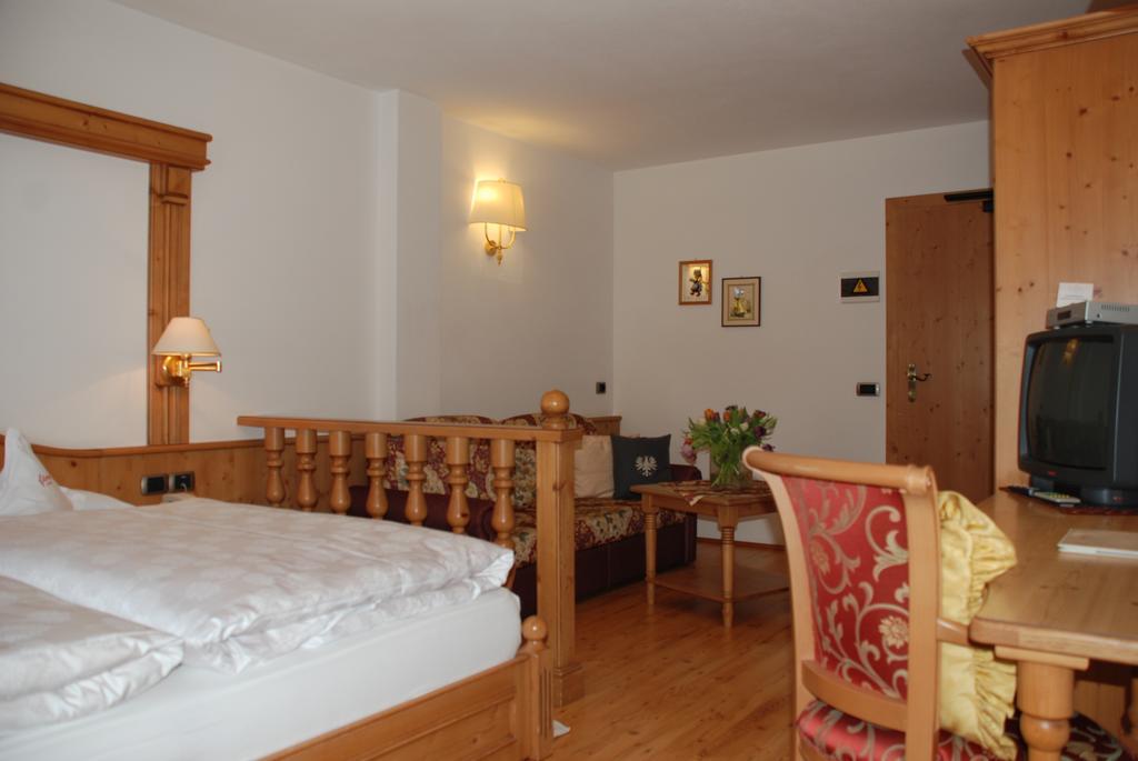 Hotel Flora Selva di Val Gardena Chambre photo