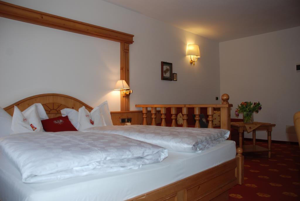 Hotel Flora Selva di Val Gardena Chambre photo