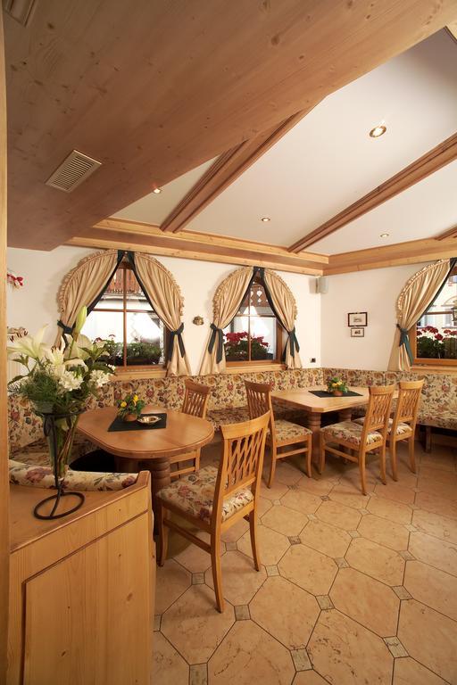 Hotel Flora Selva di Val Gardena Extérieur photo