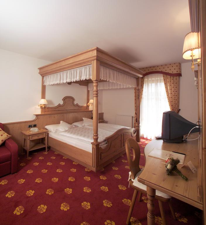 Hotel Flora Selva di Val Gardena Extérieur photo