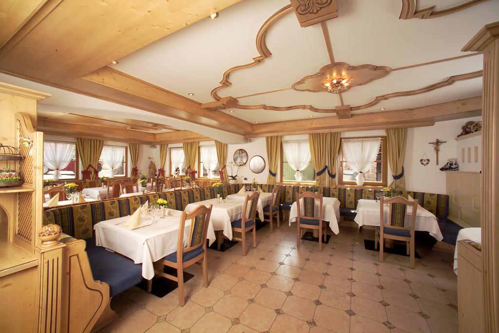 Hotel Flora Selva di Val Gardena Extérieur photo