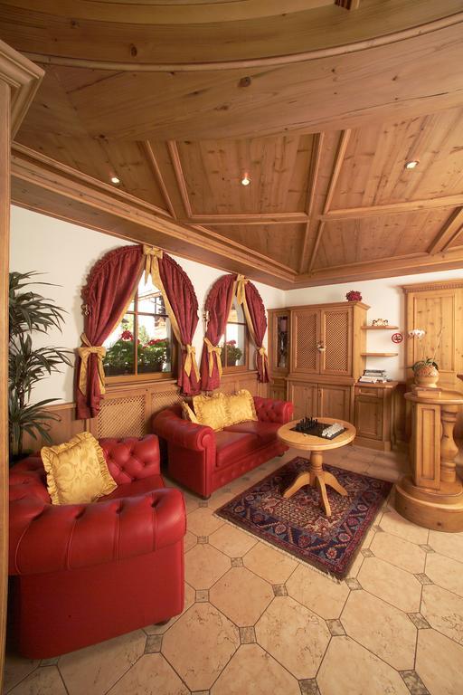 Hotel Flora Selva di Val Gardena Extérieur photo