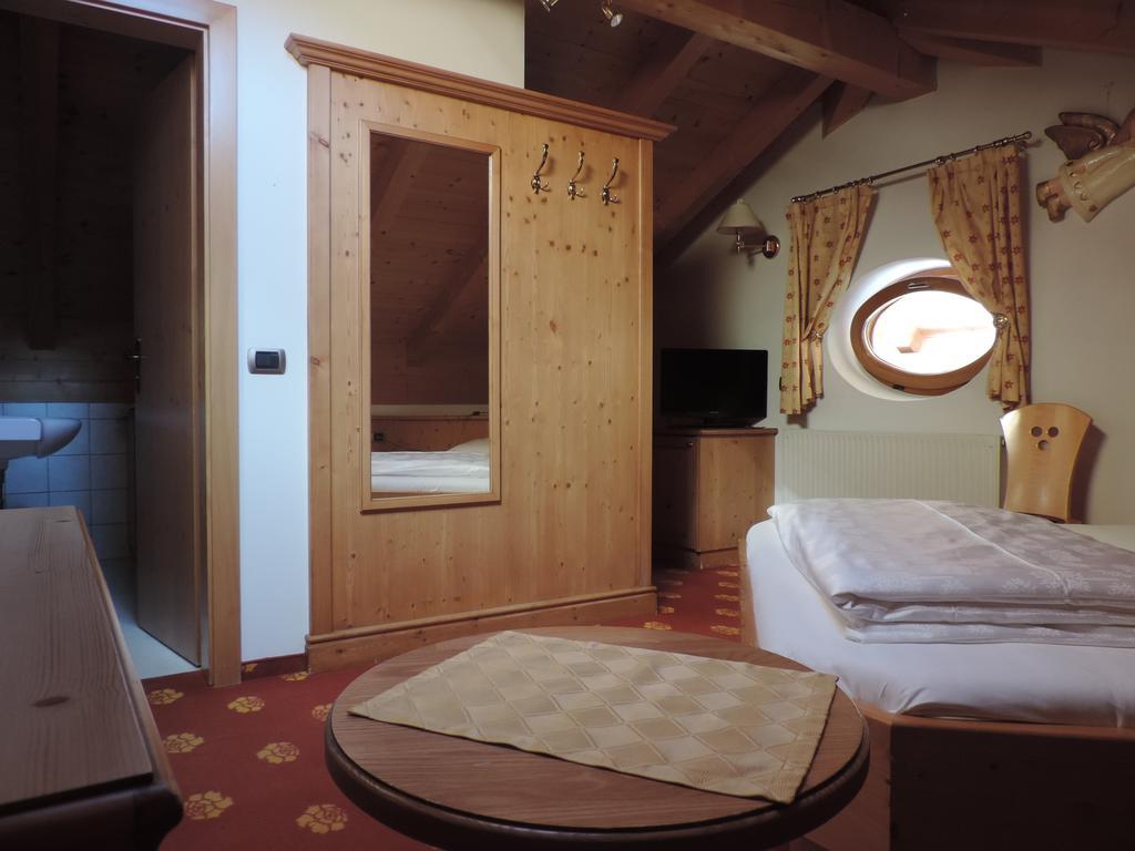 Hotel Flora Selva di Val Gardena Chambre photo