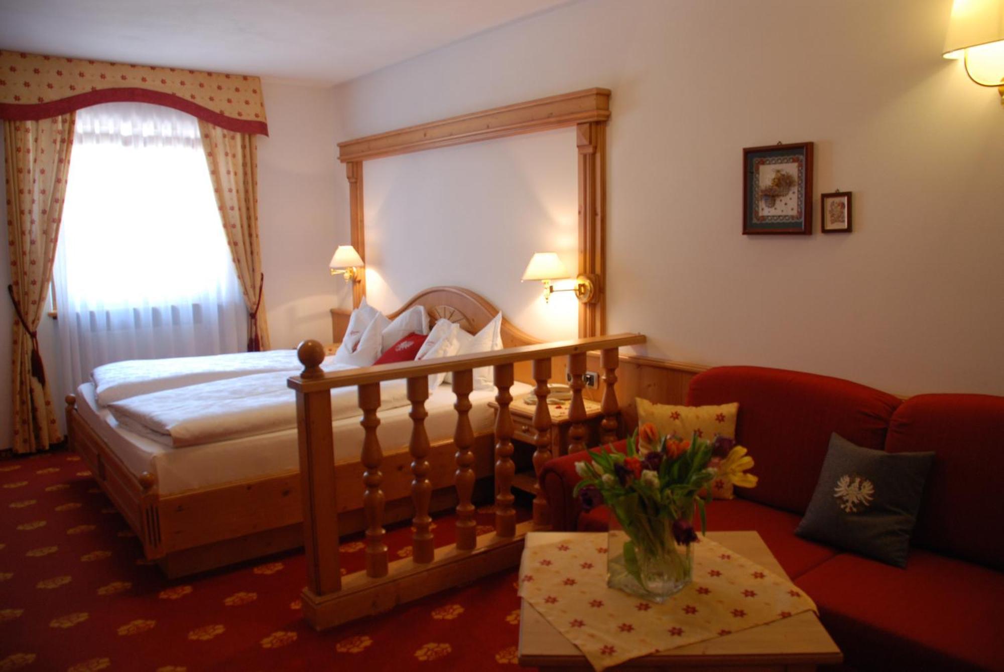 Hotel Flora Selva di Val Gardena Extérieur photo