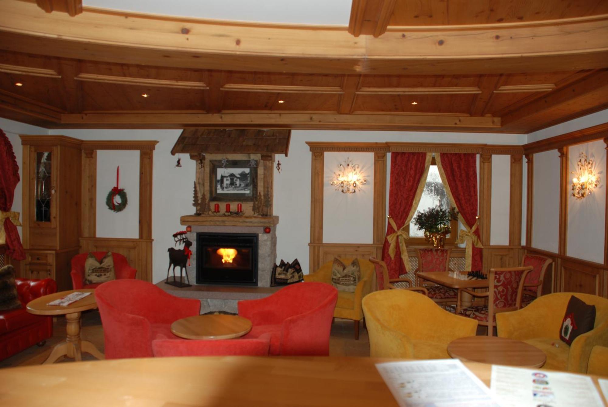 Hotel Flora Selva di Val Gardena Extérieur photo
