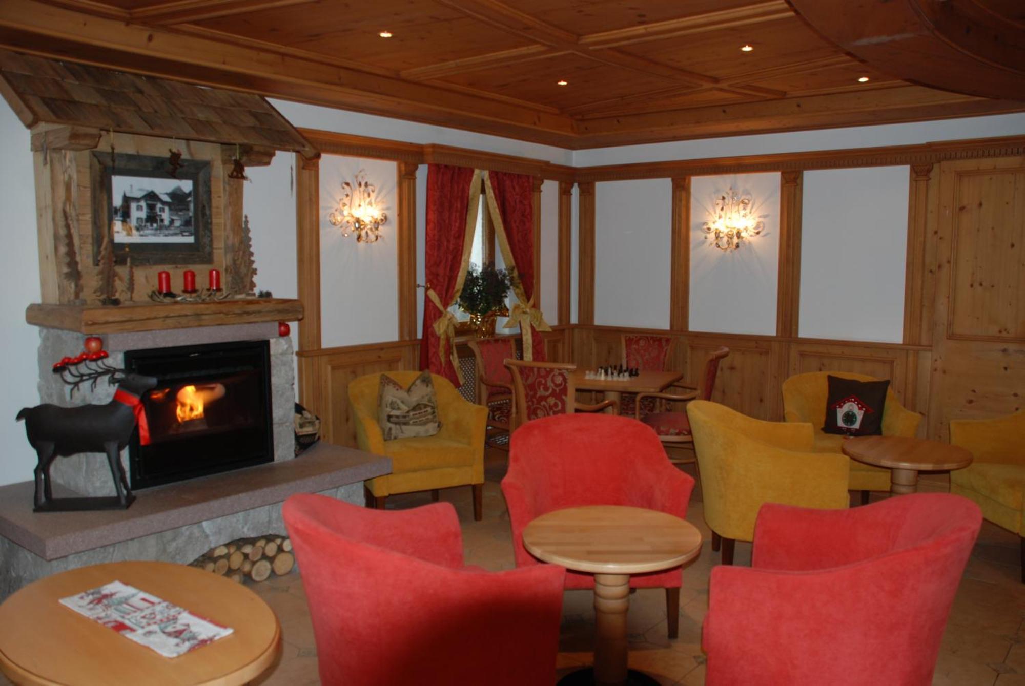 Hotel Flora Selva di Val Gardena Extérieur photo