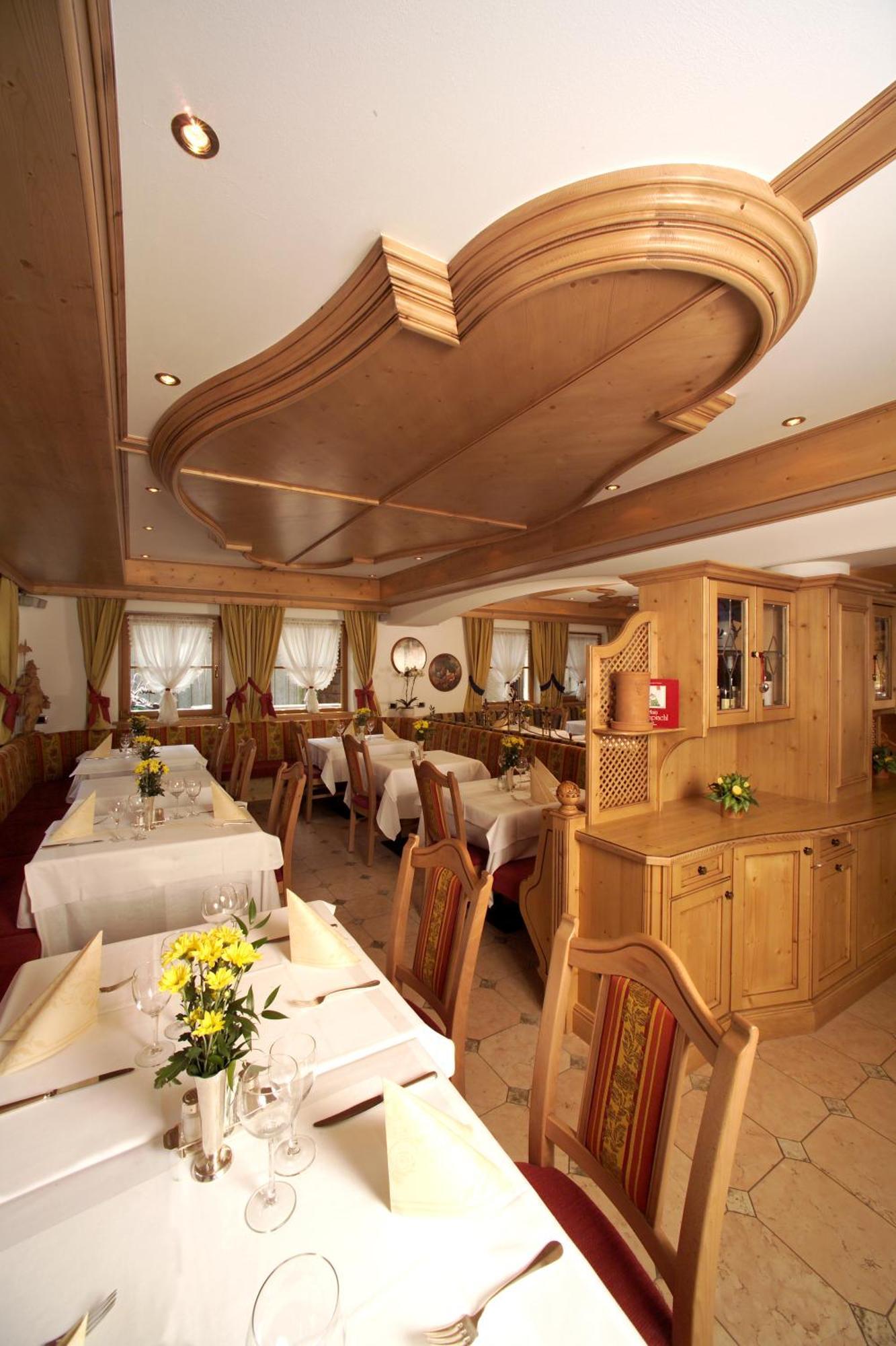 Hotel Flora Selva di Val Gardena Extérieur photo
