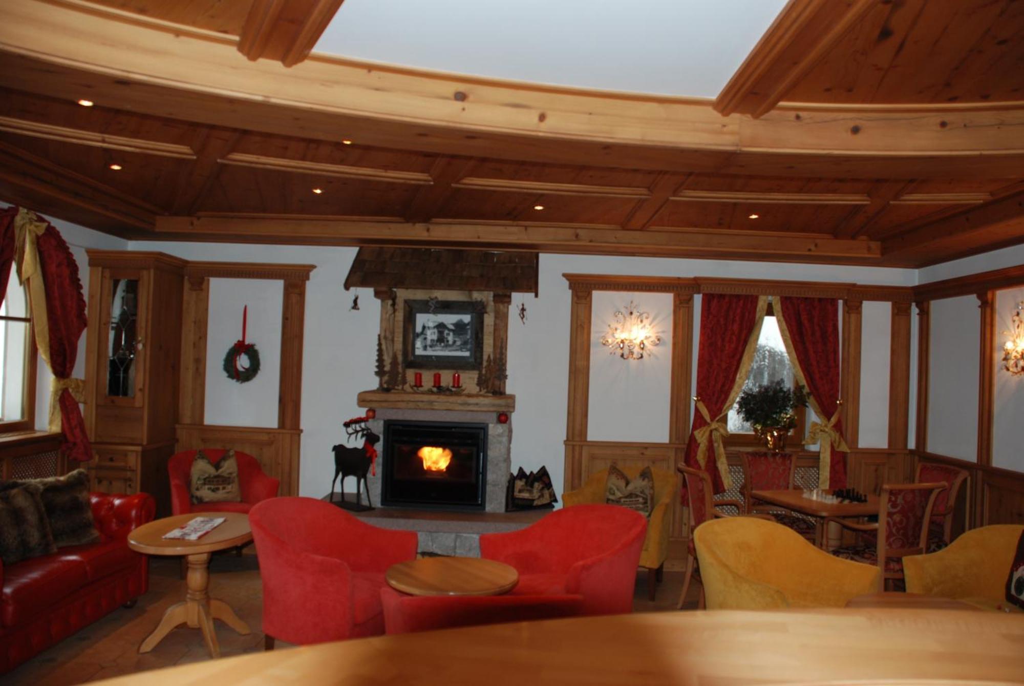 Hotel Flora Selva di Val Gardena Extérieur photo
