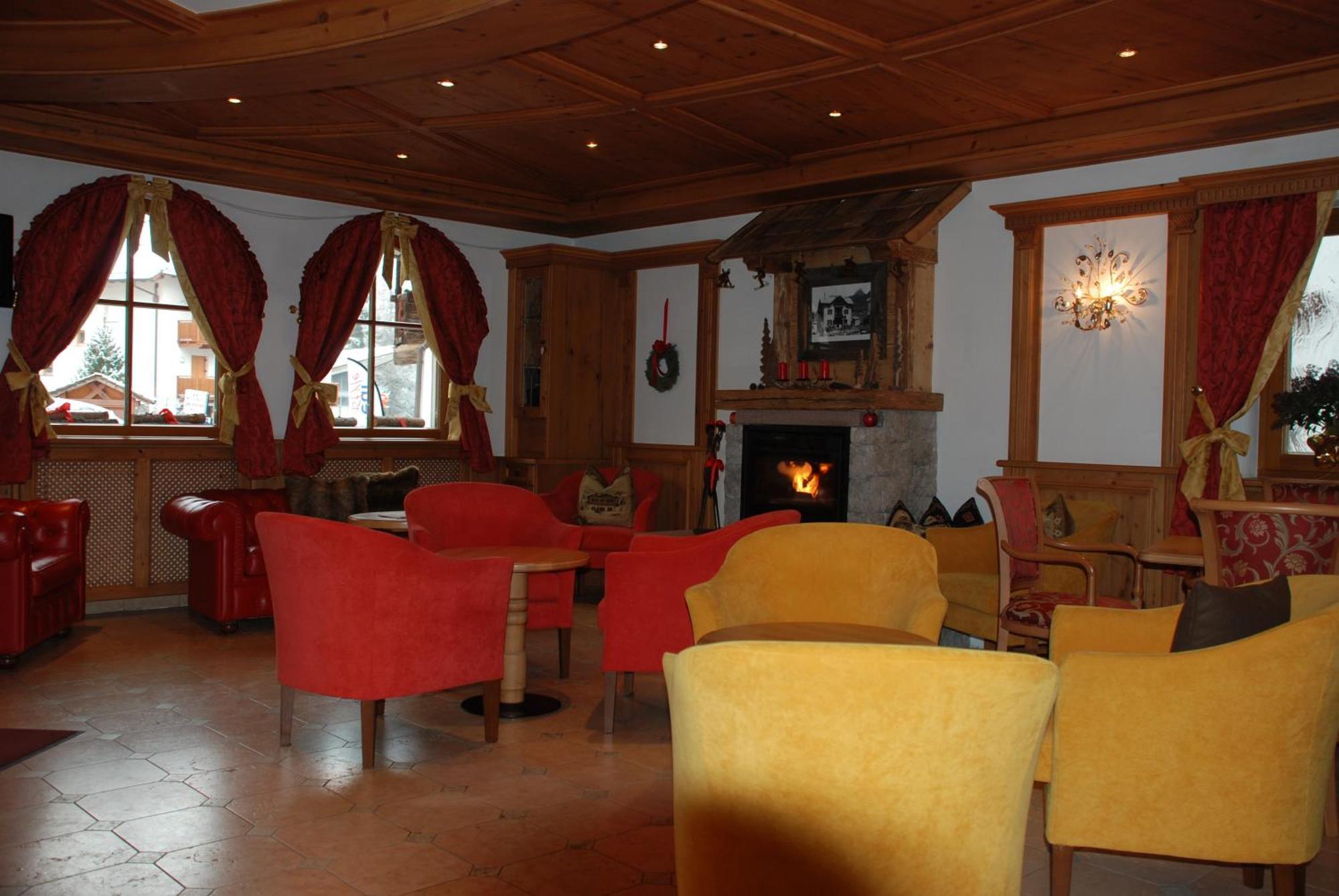 Hotel Flora Selva di Val Gardena Extérieur photo